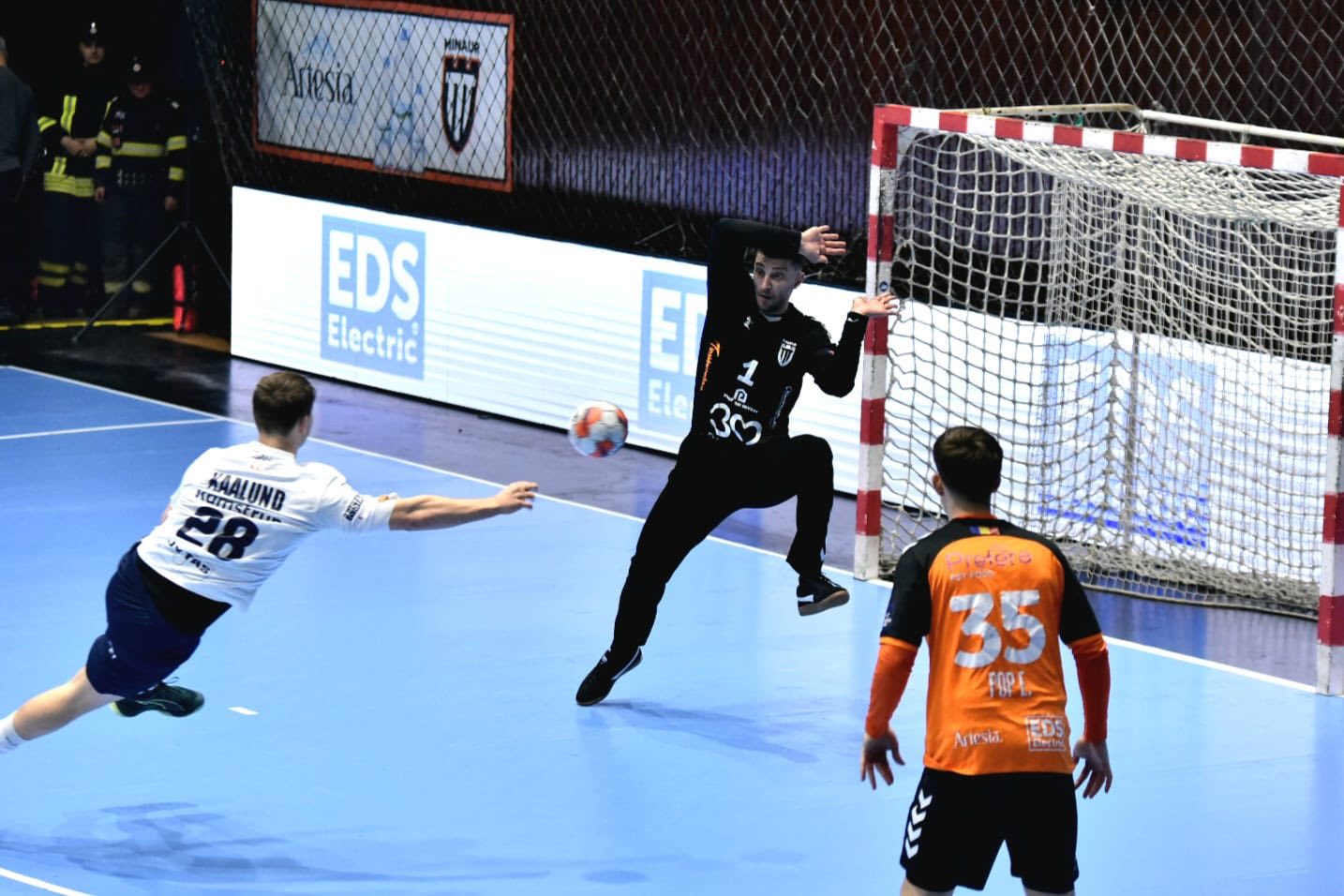 Suntem destul de departe de handbalul mare